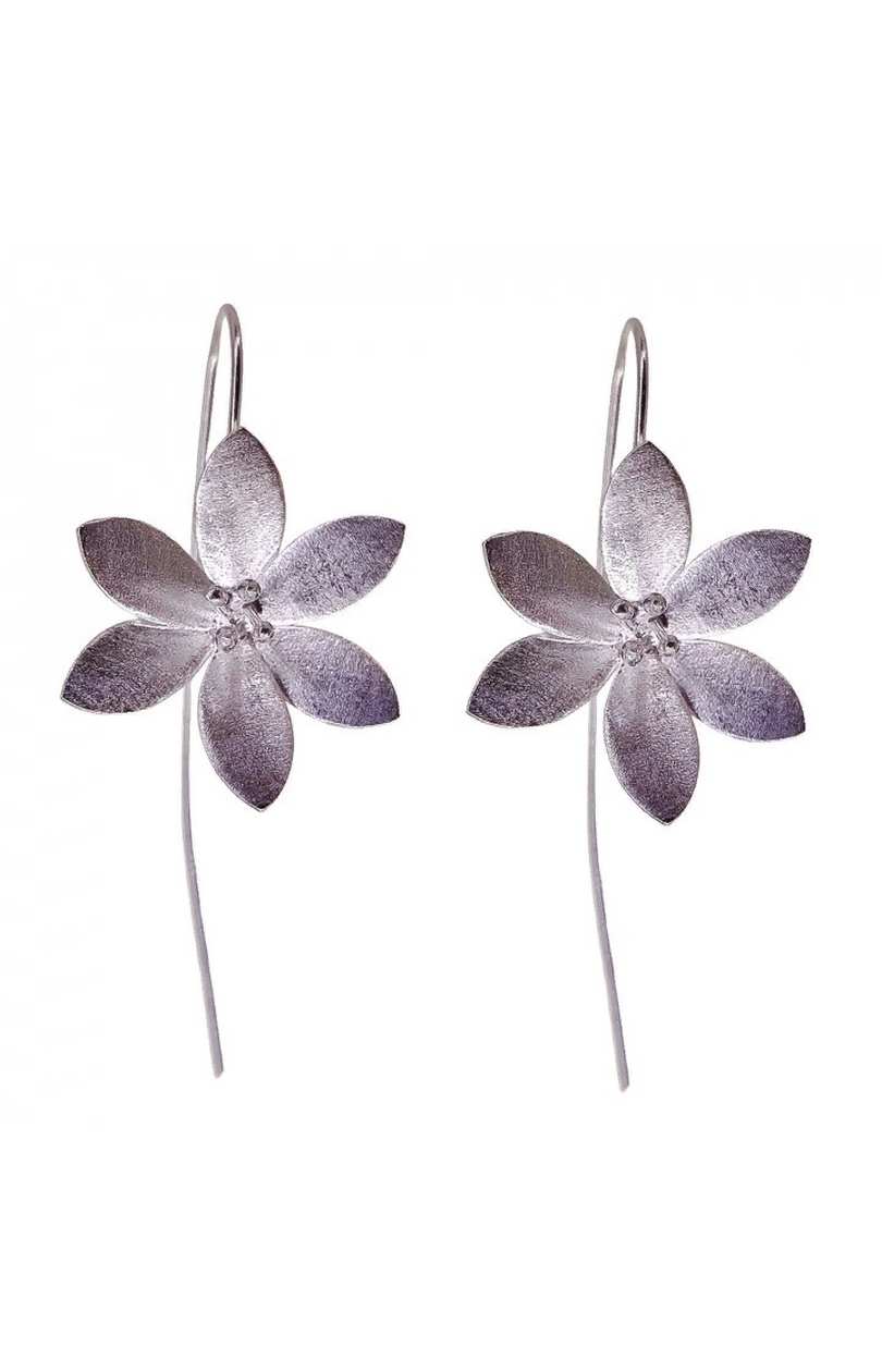 Pendientes de tuerca de plata de ley hechos a mano con flores de Tailandia.  - Flores de zinnia
